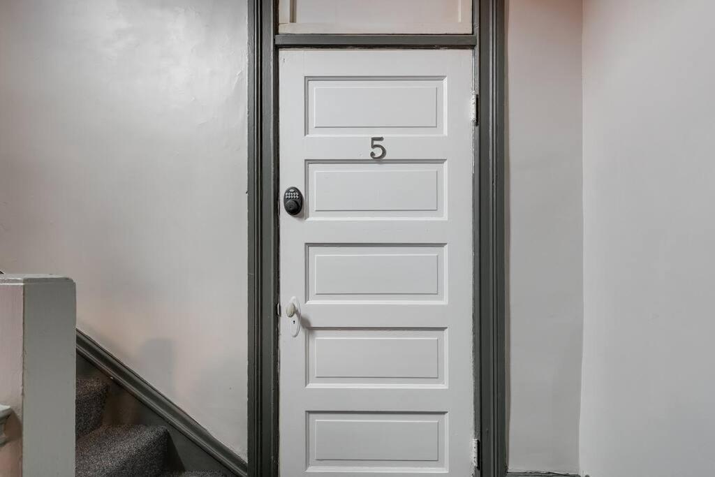 G5 King Bed Central Location Museums Free Parking Richmond Bagian luar foto